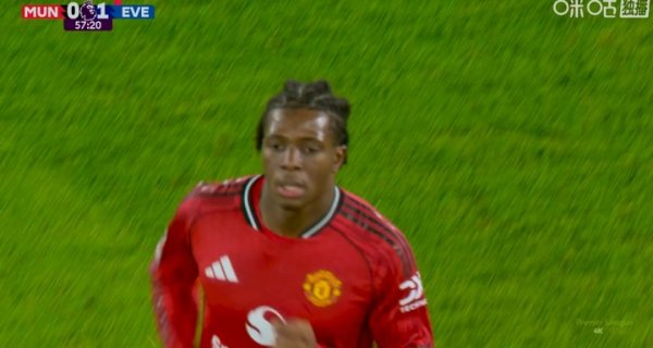 曼联第58分钟连换两东说念主，梅努达洛特换下卡塞米罗、多尔古